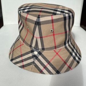 Burberry bucket hat